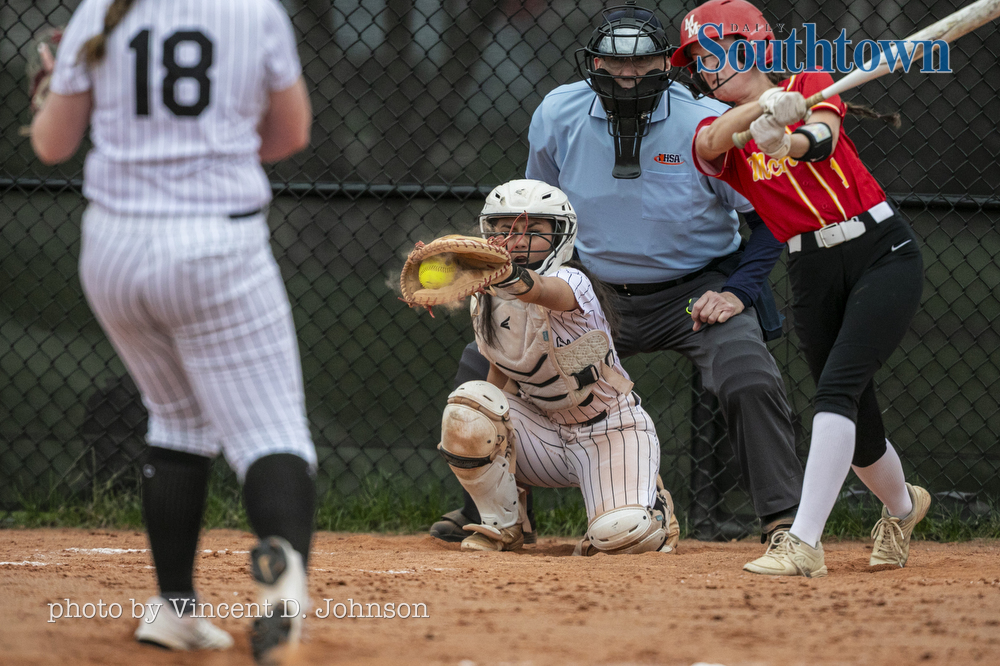 VincentDJohnson's tweet image. Photo highlights from today's @DailySouthtown assignment, covering #softball 🥎 between #MotherMcAuley &amp;amp; #StLaurence. @TBaranek's story &amp;amp; more pics📸 coming soon.

Follow @SouthtownSports for more.

@MMcMightyMacs @MightyMacSB @STL_Athletics @STL_Softball