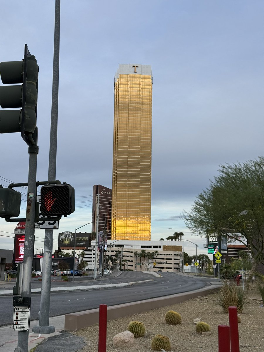jedirich_'s tweet image. Politics aside, you have to admit the architecture stands out… Vegas actually built a literal bar of gold in the skyline. ✨ #vegas
