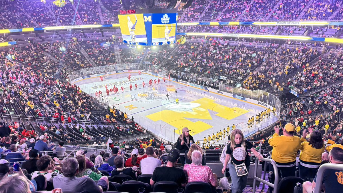B_Sags's tweet photo. Frozen 4 #GoBlue https://t.co/SEh54tEoPL