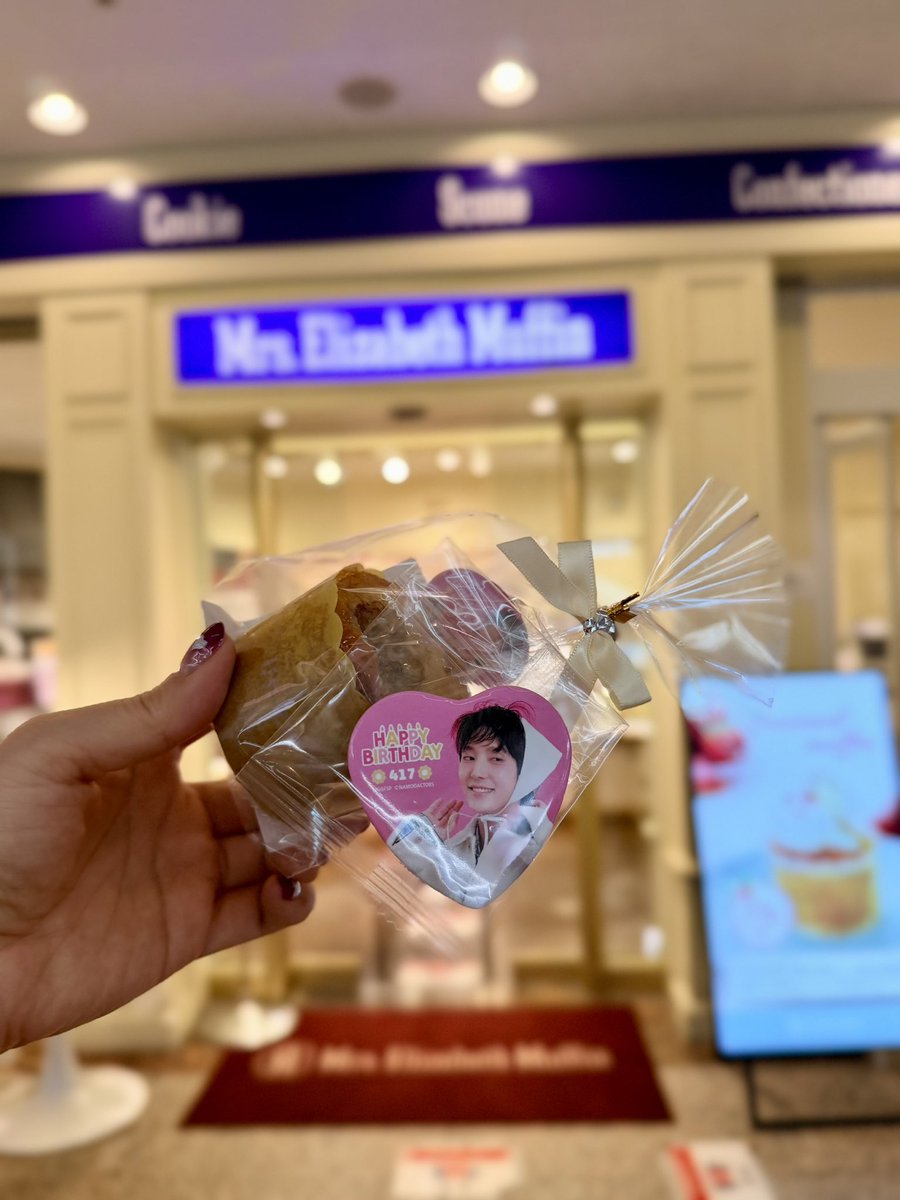 TinaTianJG's tweet photo. 应援玛芬店打卡~
#eyesonme #withjg #actorjg #leejoongi #李准基 https://t.co/OE1yMlCV1O