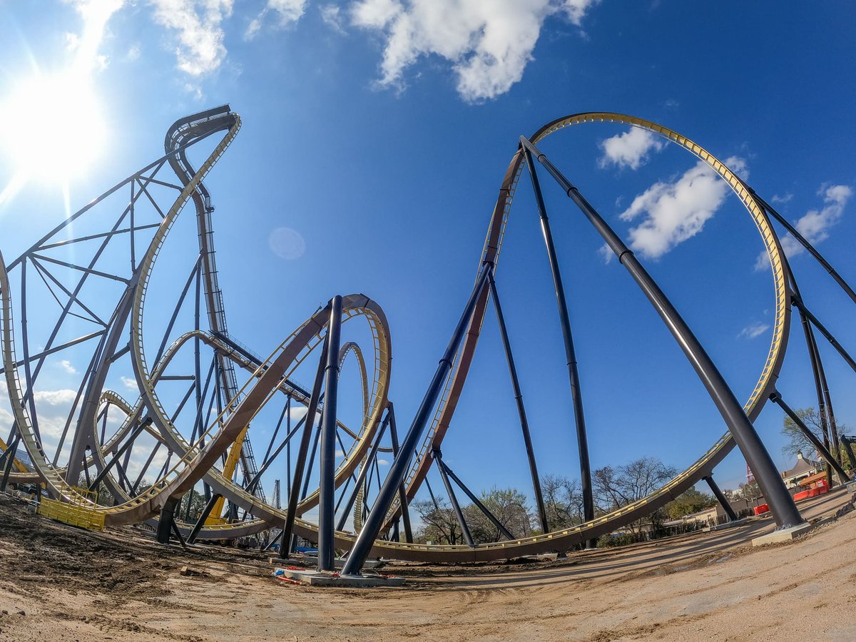 Six Flags Over Texas tweet media