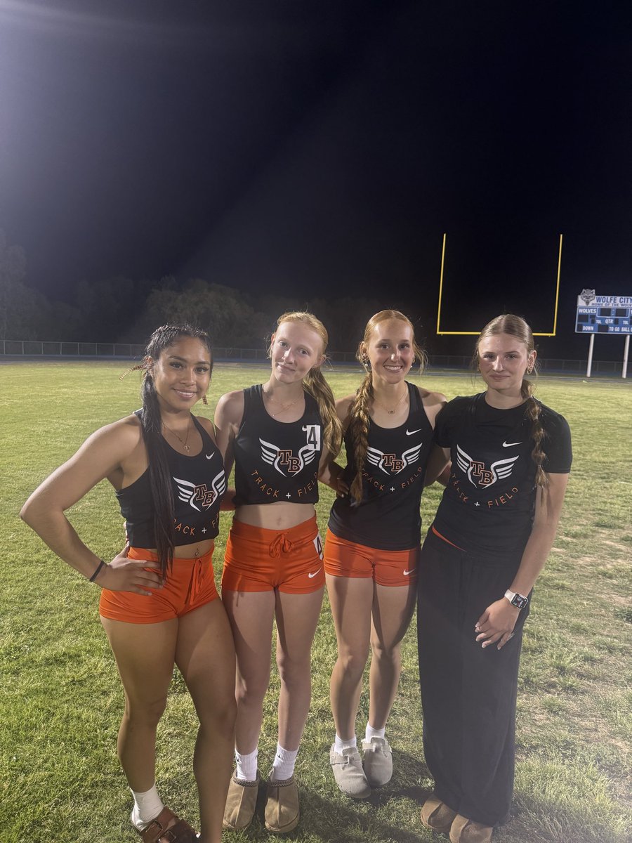 TBtrack_cc's tweet photo. Girls 4x4 District Champions
Dianne Flores
Camryn Ives
Addison O’Bier
Kami Poole

Boys 4x4 District Champions
Chase Stratton
Cody Luelf
Cain Pearson
Tatum Hanson https://t.co/evtF8v9PZf
