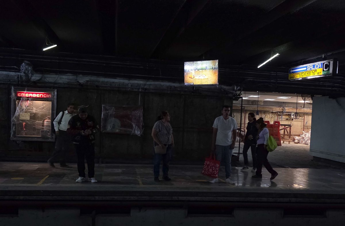 El Financiero tweet media