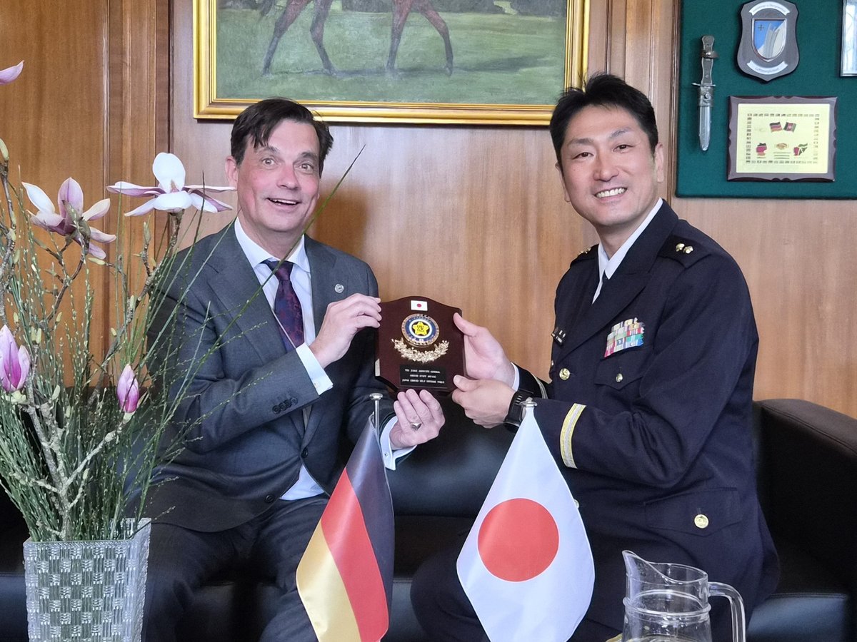 陸上幕僚監部法務官田中将補は、3月29日から4月3日、NATO欧州連合