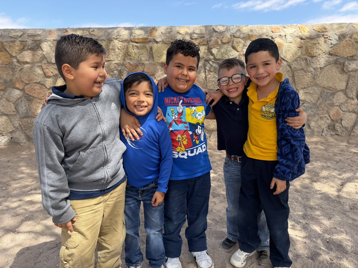 JJHansen26's tweet photo. These Hornets were ready to strike a pose! They are always eager to share their smiles &amp; hugs! #TeamSISD #ThrivingAtTheHive https://t.co/dHtScvDT1G