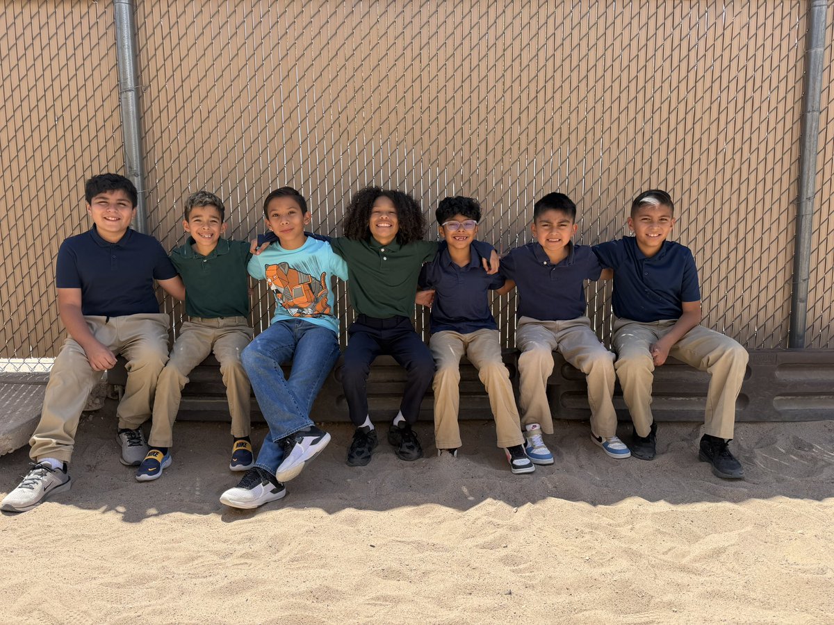 JJHansen26's tweet photo. These Hornets were ready to strike a pose! They are always eager to share their smiles &amp; hugs! #TeamSISD #ThrivingAtTheHive https://t.co/dHtScvDT1G