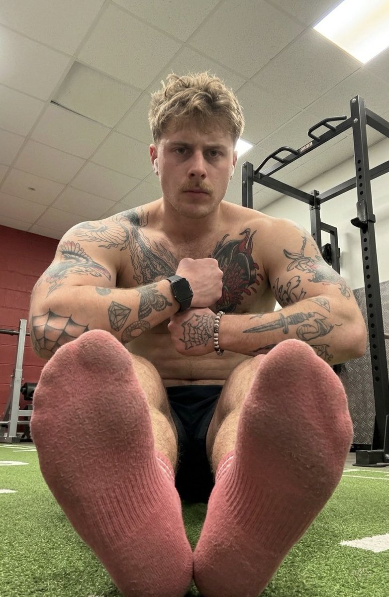 Sweaty af 💦 

Gym socks for sale 🧦💸 and customs tonight