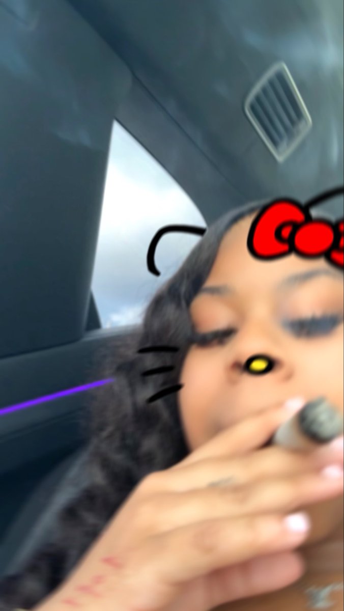 Smoking not cute 🙄
Me: