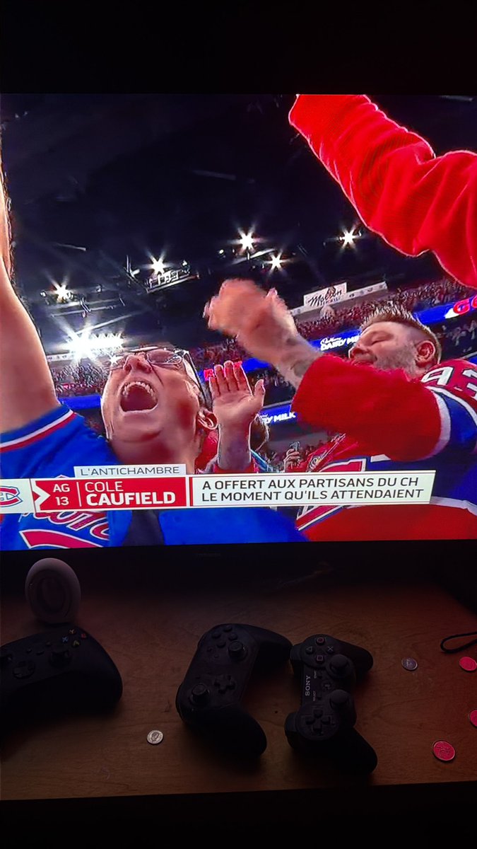 POBeaudoin11's tweet photo. @PatLaprade mon Pat ta eux le meilleur siège pour le 50em de Cole 👍👍👍 et avec @FightOwensFight en plus #GoHabsGo https://t.co/yAUPBeufhF