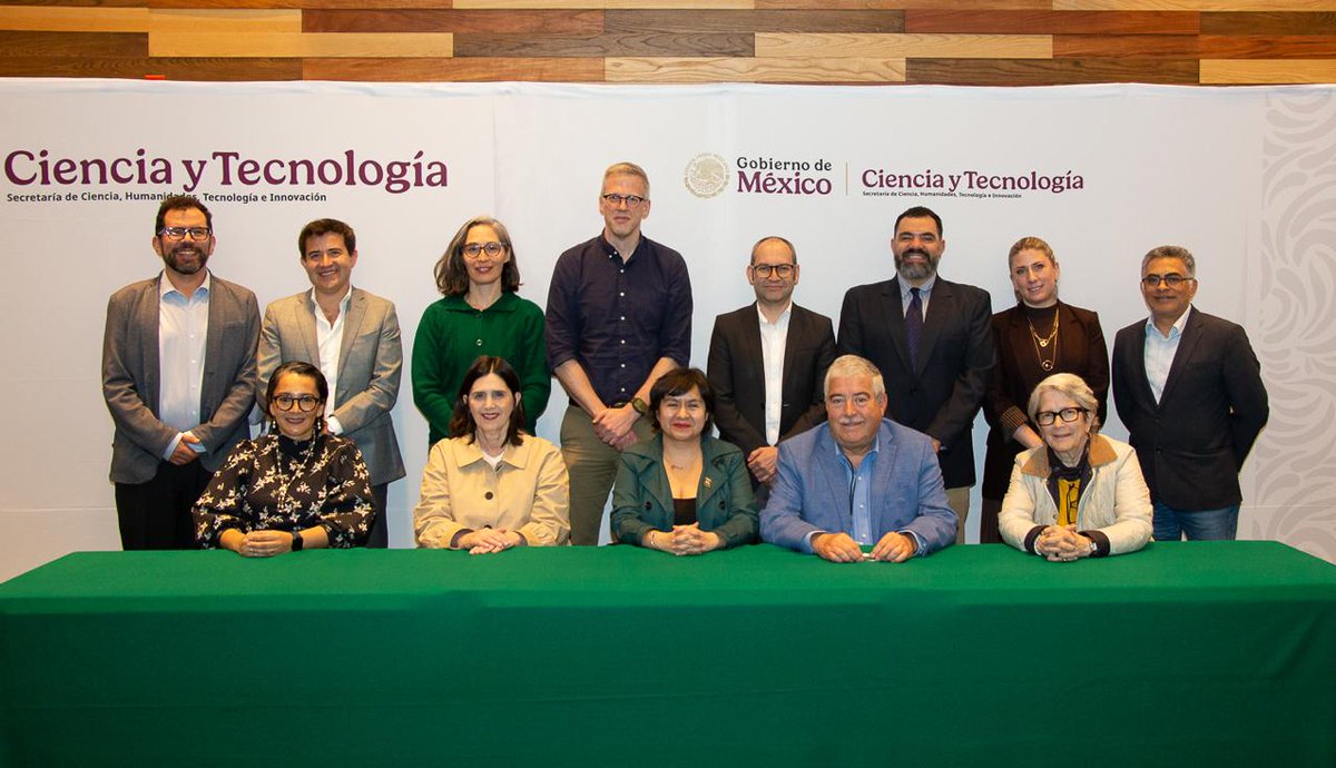 Las y los directores de las divisiones académicas del CIDE, junto con la dirección general, secretaría académica, secretaría de vinculación y dirección del <a href="/CIDE_RC/">CIDE Región Centro</a> participaron en el seminario “México en el nuevo entorno internacional”, evento organizado por <a href="/Secihti_Mx/">Secretaría de Ciencia</a> y #CIDE.