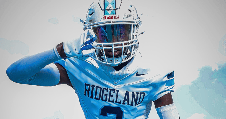 ChadSimmons_'s tweet photo. NEW: Rivals300 safety Trae Collins of Ridgeland HS in Mississippi has committed to Jeff Lebby and the Bulldogs. 

"He (Lebby) is a man who is about business, and he holds all his guys to a standard."

Read: https://t.co/J9pIOEW852 https://t.co/4EFXP2NZE8