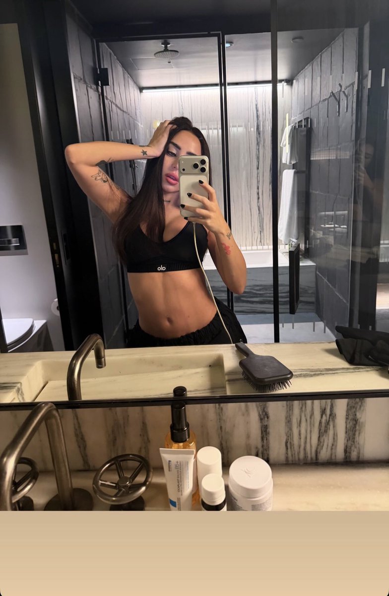 Nicki data tweet media