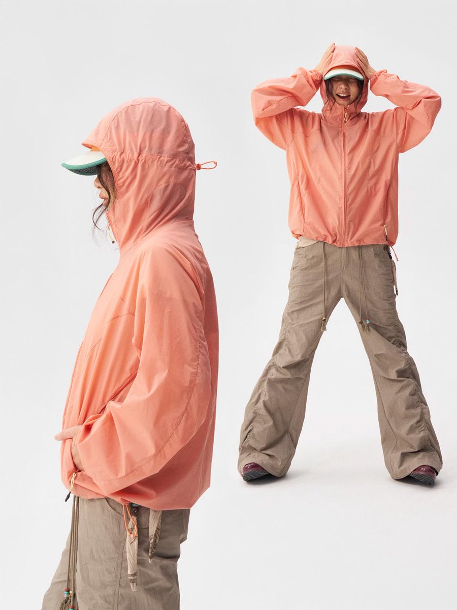 oldlaundrystore's tweet image. 여름 자외선을 막아줄 경량 나일론 재킷. UPF40+ 차단, 냉감, 발수 처리까지 — 기능은 갖출 건 다 갖추면서 파우치에 접어 넣을 수 있을 만큼 가벼운 나일론 후드집업.

#바람막이  #パッカブルジャケット #uvprotectionjacket #Monterest #oldlaundry_mag