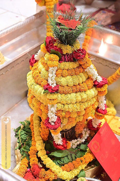 eOrganiser's tweet image. Today’s Mangala Aarti Darshan at Shri Kashi Vishwanath Mandir, Varanasi, Uttar Pradesh.

#KashiVishwanath #Varanasi