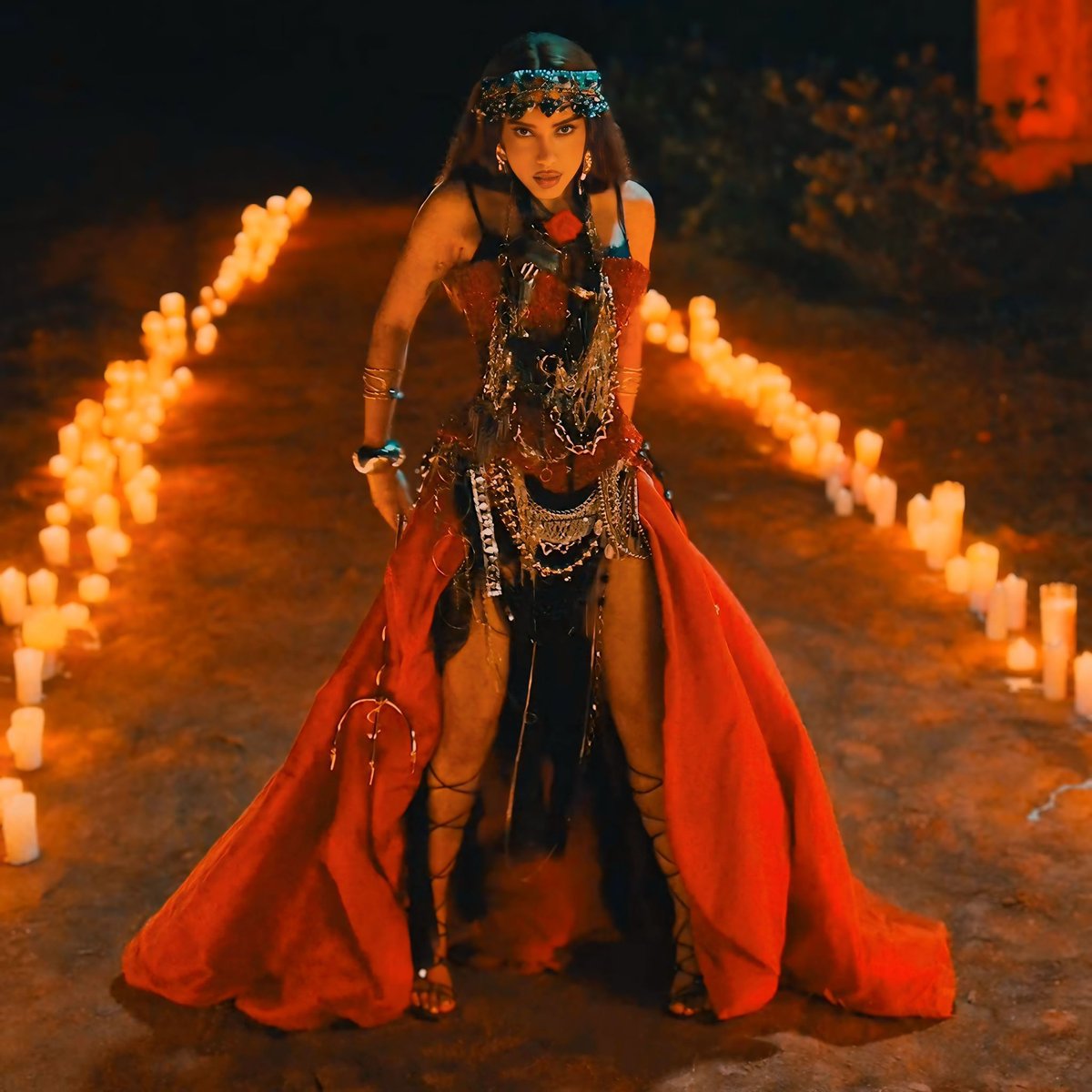 Track Anitta tweet media