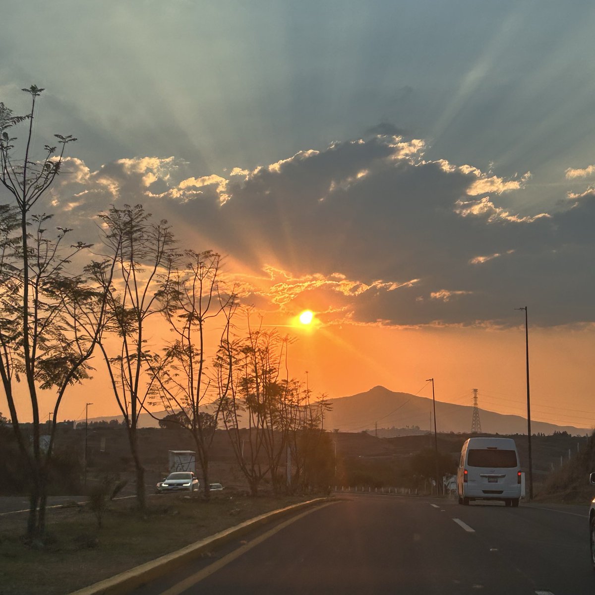 cesmiec's tweet photo. 🌅 https://t.co/paGHQC5lC8