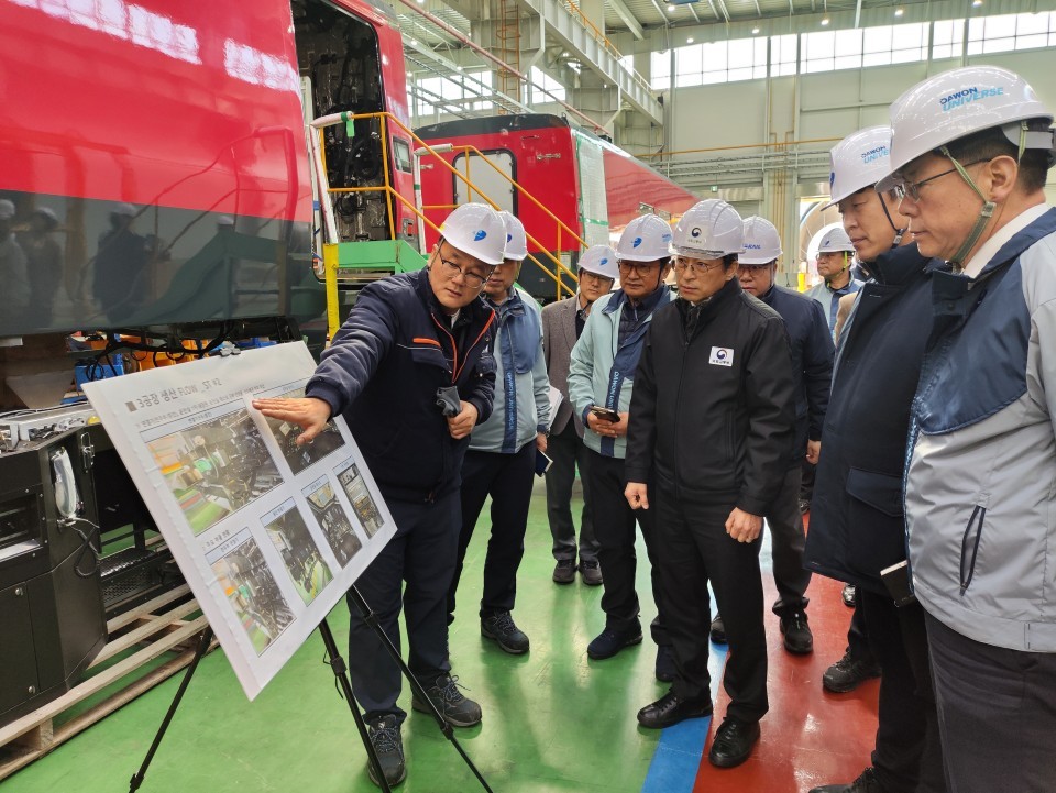 事実上事業破綻の多元シス、未納の972両の代替製造は如何に｜鉄道経済新聞（韓国語）
redaily.co.kr/news/articleVi…
ムグンファ号代替用のITX-マウム474両の全量を受注しながら納車は108両のみで、都市圏電車はソウル・仁川市地下鉄など642両もの未納があり、この物量を他社で代替製造できるのか？と……