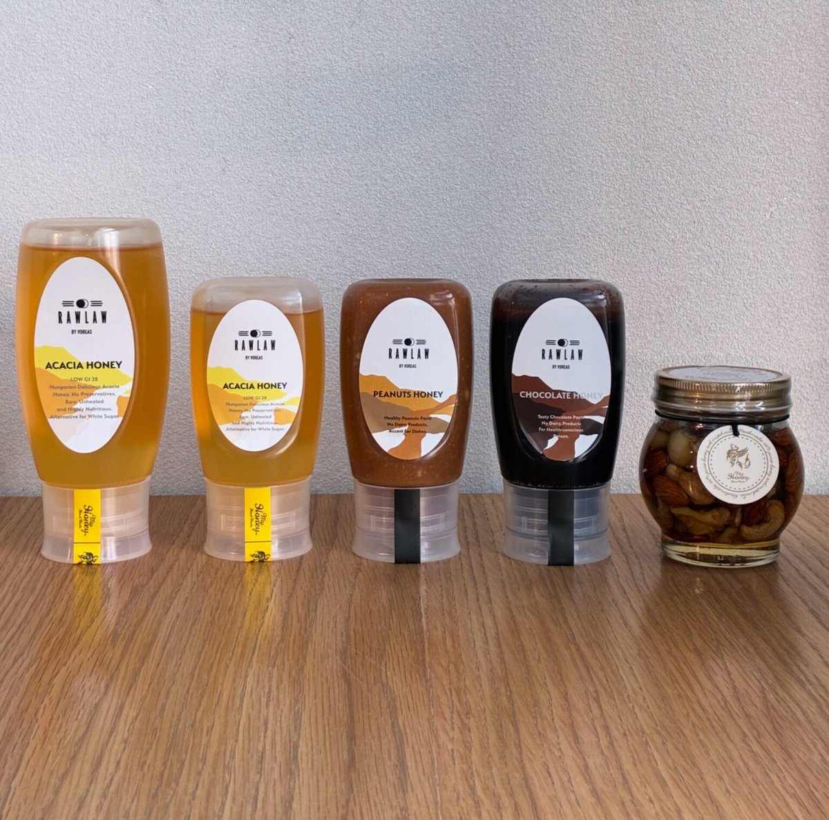 【蜂蜜製品について】価格改定のお知らせ

いつも弊社の蜂蜜製品をご愛用いただき、誠にありがとうございます。

2026年4月13日(月)より、取り扱いの一部蜂蜜製品の価格改定を実施させていただきます。

物価高騰やアカシア蜂蜜の不作、円安によるコスト増加など、さまざまな要因が重なる中で、