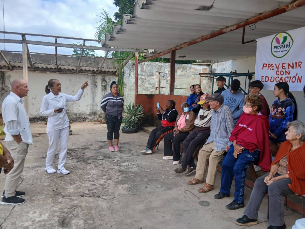 YaneisyO32304's tweet image. Actividad con Adultos mayores en interelacion con INDER donde también llevamos adolescentes y se les dio charla de ITS.
#MatancerosEnVictoria