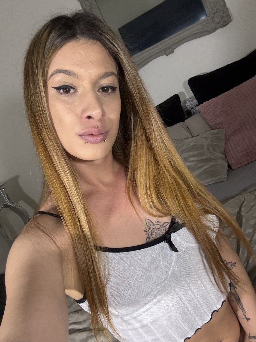 Larissa-TS tweet media