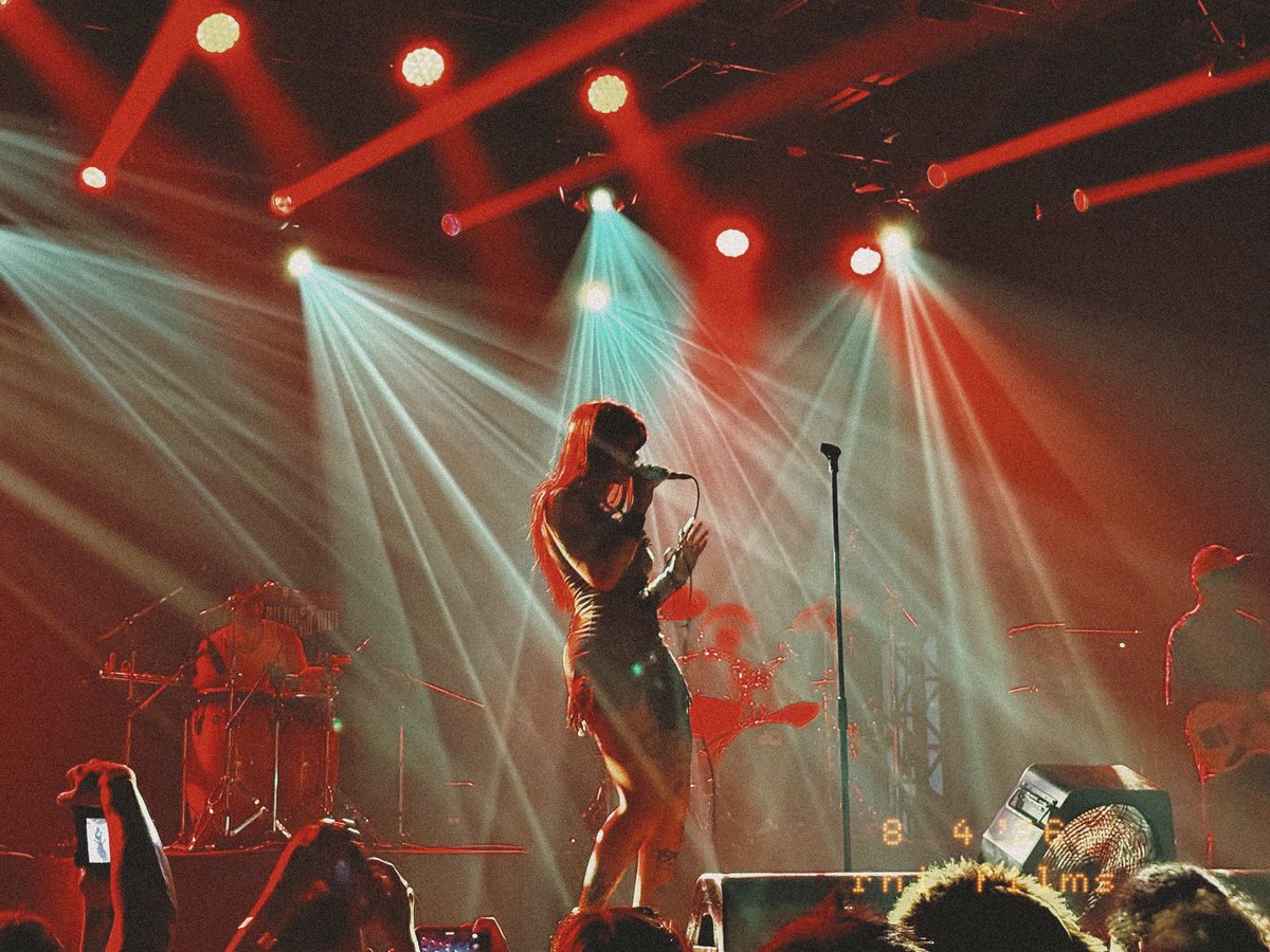ekmarceline's tweet photo. o meu pov no show da greentea 👑 https://t.co/iEUfv20UFP