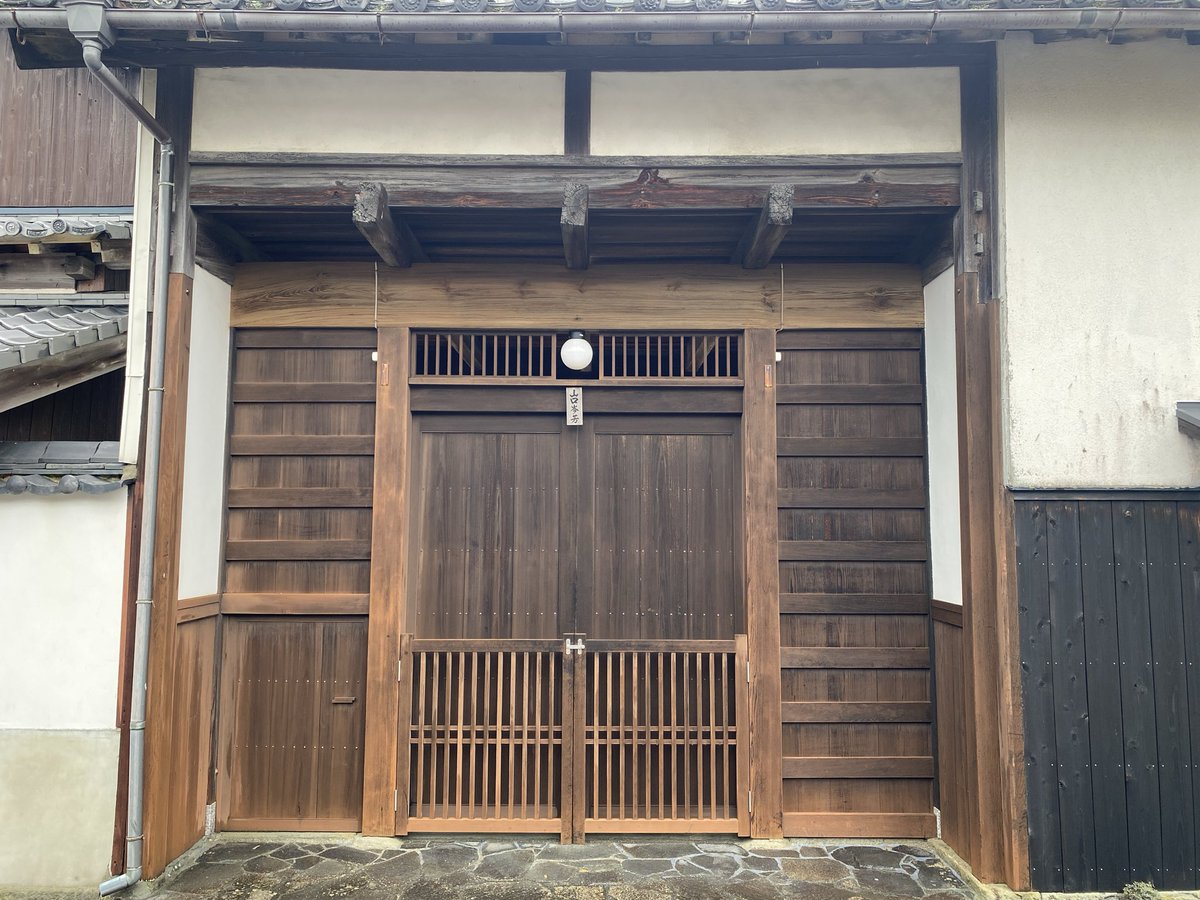 taromitsuya's tweet photo. 訳あって父(山口崇)の郷里淡路島2days。
生家は今も静かに佇んでいる。
もうすぐ一周忌、あっという間の1年だったな。
命日は仕事で無理だったからこのタイミングで来れて良かった。
5~7月は八代目菊五郎丈の歌舞伎公演。またお��に来るよ。

 #長唄 #歌舞伎 #杵屋巳三郎 #山口崇 https://t.co/fNC7zAzruE
