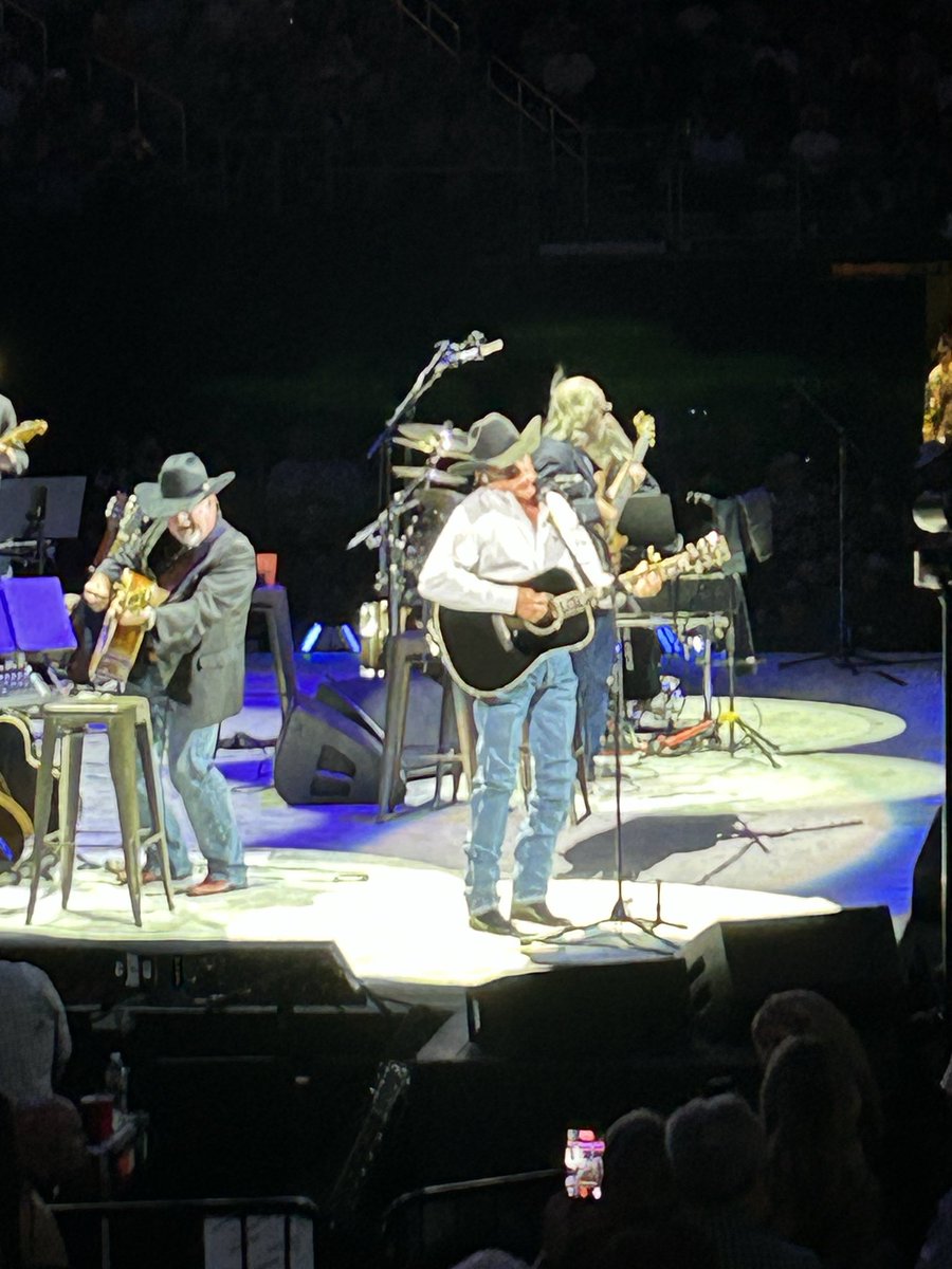 TXSTgameday's tweet image. #SWT Bobcat supporting Bobcats 
The #TXST #King is live! 🤠
#GeorgeStrait #GeorgeStr8