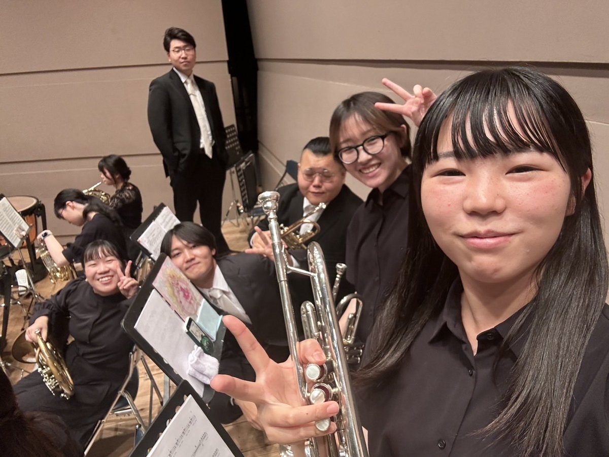 flow_orchestra's tweet photo. 【パート紹介 トランペット】
⭐️4年生1人、3年生3人
⭐️部楽器:0台
⁡
部楽器が空いていないので楽器持ちの方お待ちしてます！もし、楽器が無くてもトランペットが吹きたい！という方(経験者)がいればご相談ください。部員が楽器を購入して部楽器を空けます！
⁡
 #春から群大  #春から群馬大学 https://t.co/2ujecKUFmo
