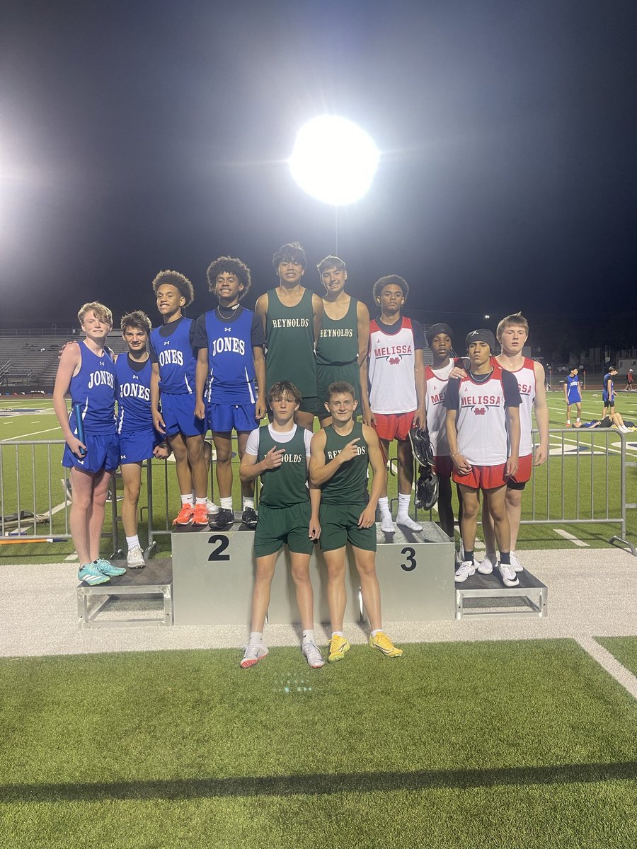 ReynoldsNest's tweet photo. Such a good district meet tonight!! Way to work Eagles!🦅 Congrats on a great season🔥🔥🔥 #ProsperProud @PISD_Athletics @ProsperXCTrack @STRENGTHPALACE https://t.co/RpU6iHGzyV