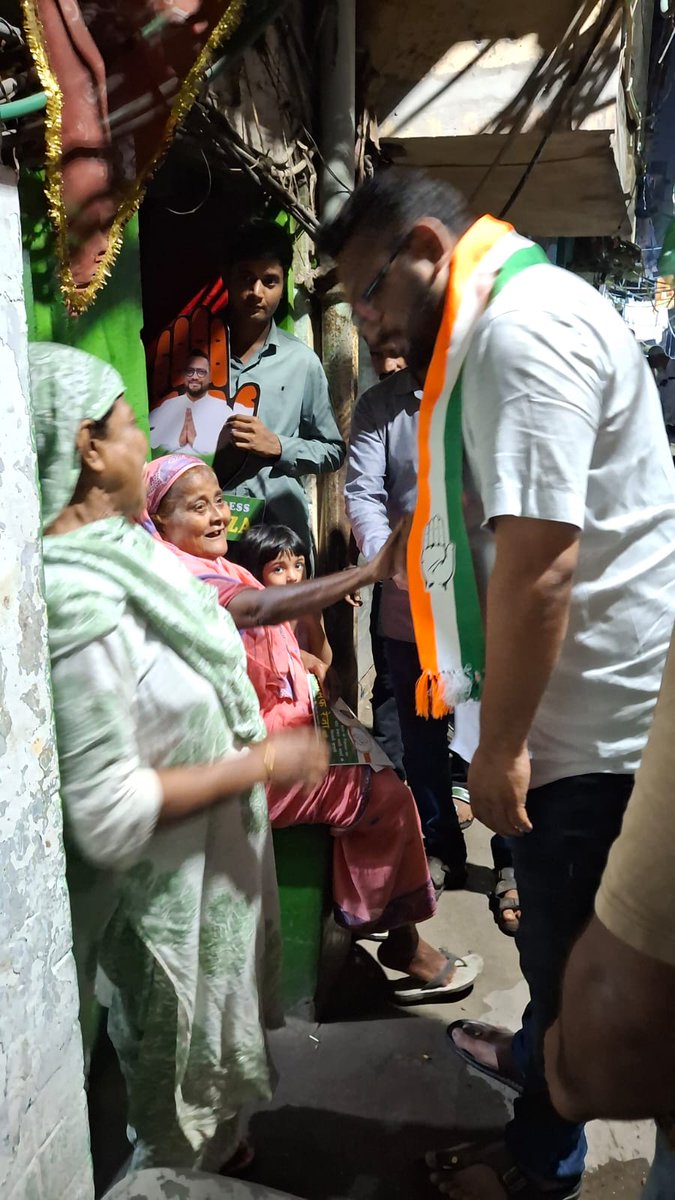 IYCWestBengal's tweet photo. Yesterday’s successful door-to-door campaign in Ward No. 54, 163–Entally Assembly.
Grateful for the overwhelming support, love, and encouragement from every household.
Together, we are moving forward for a better and stronger future.
#KashifReza #Entally #Ward54 #Congress https://t.co/F1JlTlQuGr