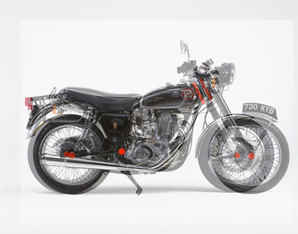 qqryuta's tweet photo. Based on the swingarm pivot. You can clearly see that the SR’s powertrain is compact. The BSA has a separate gearbox, so its front-to-back dimensions are larger. Consequently, the down tube angle is also completely different. Reproducing this would be quite difficult. https://t.co/ERKlhmmn6n