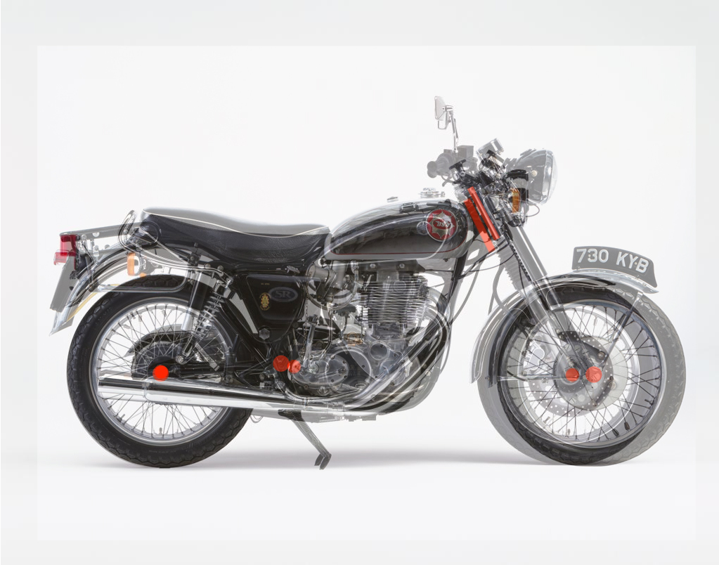 qqryuta's tweet photo. Based on the rear contact point. Here, the difference in swingarm length is clearly visible. However, since all these points change when the center stand is folded and the bike is in a 1G state, this comparison might not be very meaningful. https://t.co/s0M1Xkbn3o