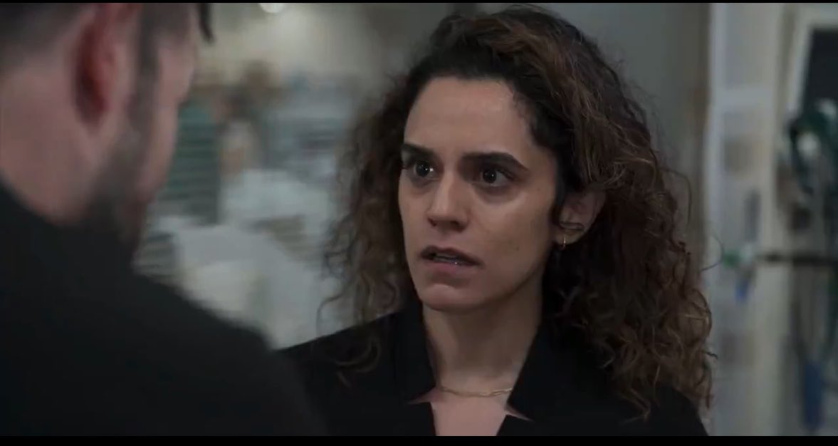 fallingindapitt's tweet photo. that look of disbelief on her face..to think that just an hour earlier she said to him “after working with you dr robinavitch, i’ve come to respect your opinion” and he took that trust,  proceeded to weaponise it and completely shatter her self confidence.he’s actually disgusting https://t.co/dzMLAPzH5m
