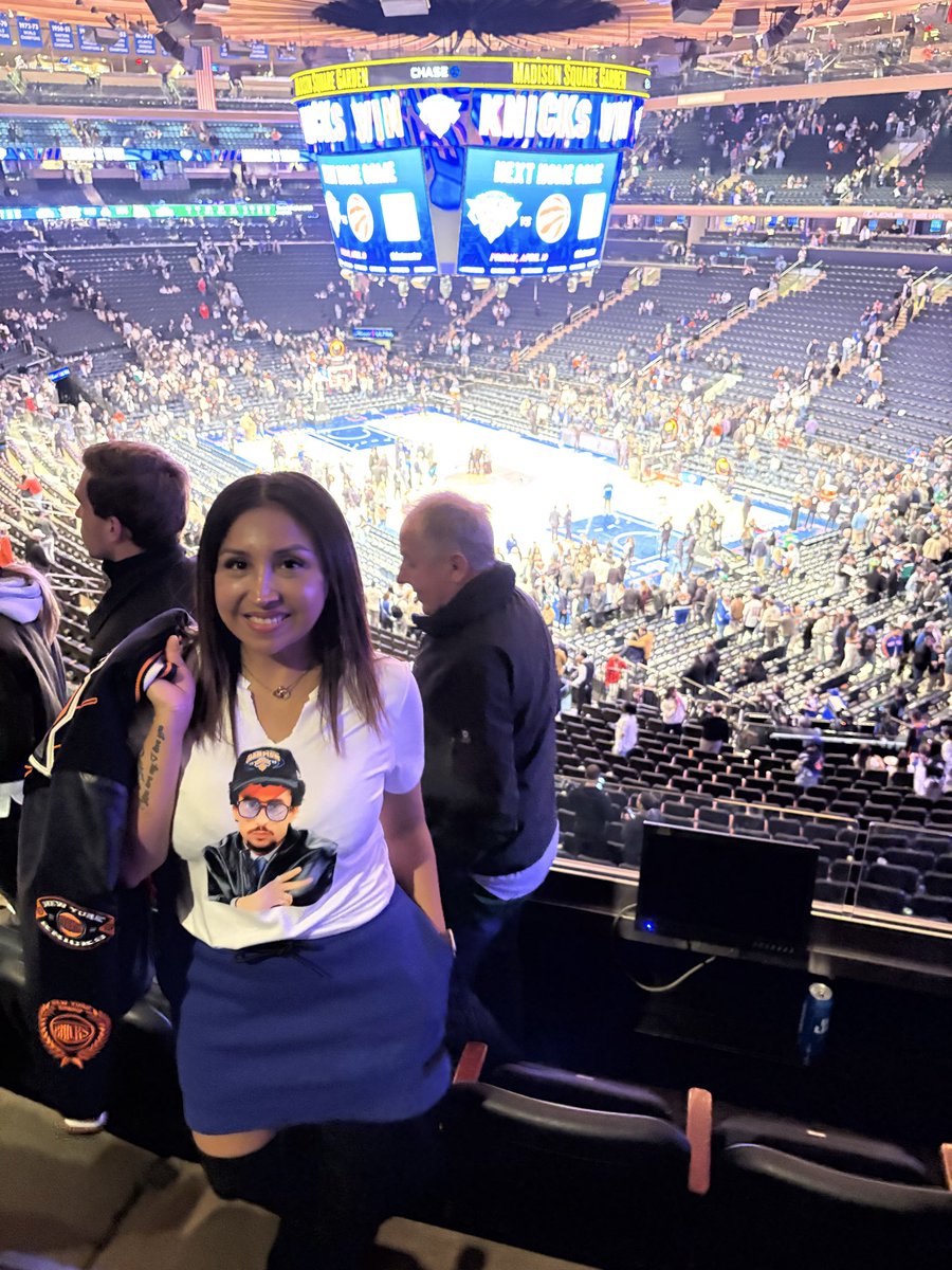 LizzyBaigo's tweet image. a WIN you hEaRD 🧡💙 #NewYorkForever 
#knicks 
#iLoVeThisTeAm