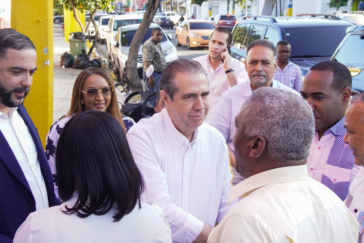 deyvy_santana's tweet photo. 📍SDE | FJ2028
El equipo de Carlos Rodríguez, sec. gral. municipal, se integra con firmeza al proyecto de Francisco Javier García, junto a Pastora Nancy Amancio.

Le acompañan Isabel de la Cruz y Dra. Joselyn Sánchez.

Sin distracción, rumbo al 2028.🇩🇴
#FranciscoJavierPresidente https://t.co/upHkNqT4As