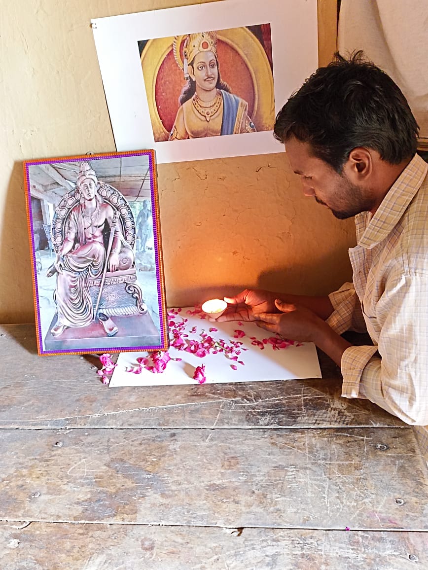 खण्ड- खण्ड, टुकड़े में बटे, भारत को अखण्ड बनाकर एक राष्ट्र एक ध्वज करने वाले, राष्ट्र निर्माता, 
वसुधैव कुटुम्बकम के जनक
प्रथम चक्रवर्ती सम्राट" चन्द्रगुप्त मौर्य"जी की जन्म जयंती, वैशाख कृष्ण पक्ष अष्टमी,   की हार्दिक मंगलकामनाए🙏🙏

#मौर्य_वंश
#चन्द्रगुप्त_मौर्य