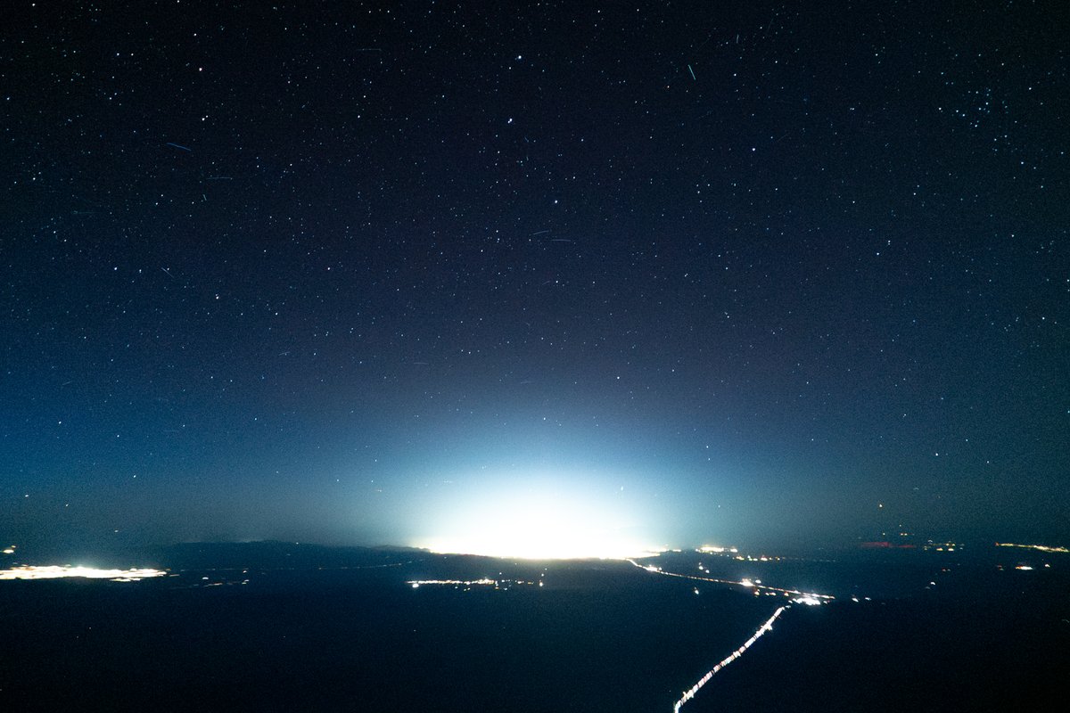 (；・∀・ ) ラスベガスの夜景と星空を一緒に撮りたかったのに、街が明るすぎて超新星爆発が撮れちゃった…

                        \ﾁｭﾄﾞｰﾝ!!/