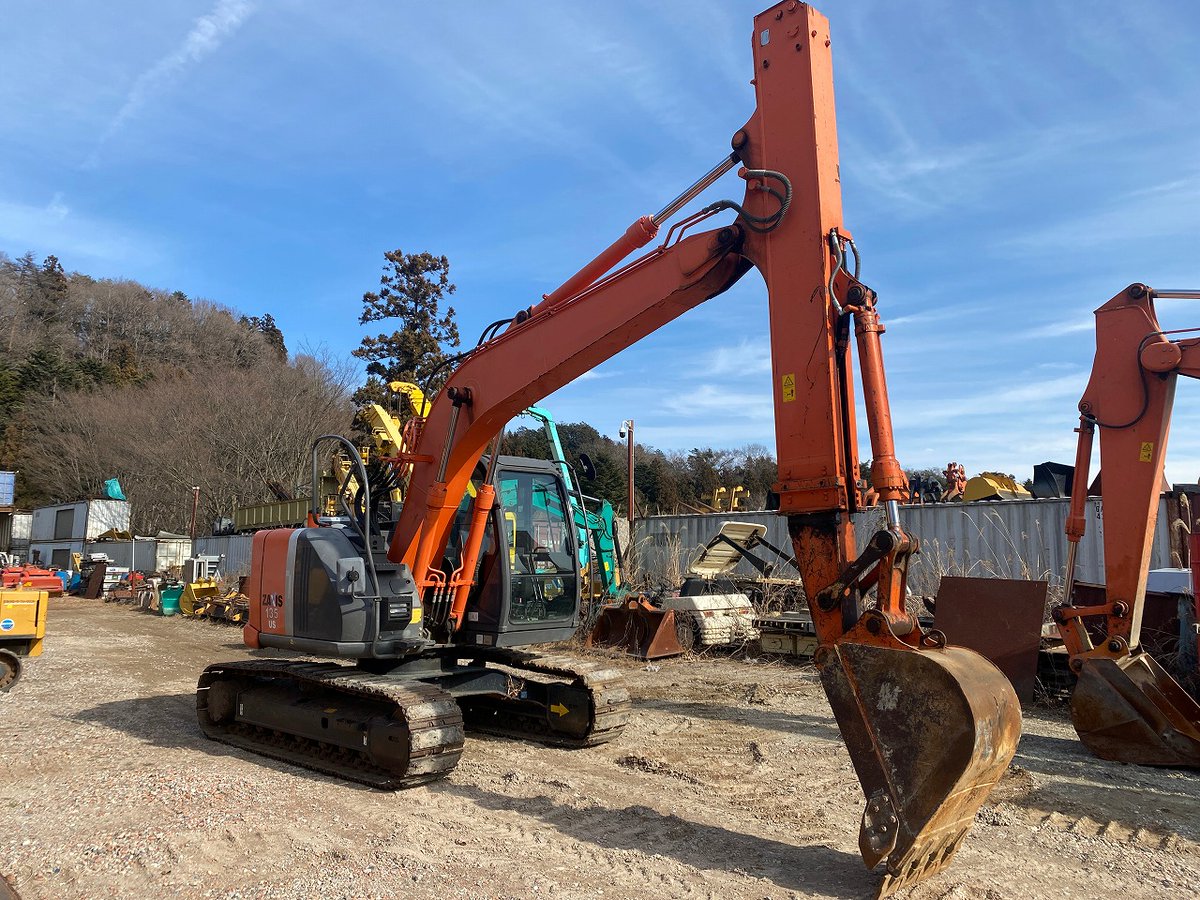 r_engineering2's tweet photo. 【販売中の重機紹介】
HITACHI ZX135US-3
2014年式/3,904hr
アームの伸縮で、狭い場所でも垂直に、深く掘り進めます。
写真・詳細はこちらから👇
https://t.co/PqsPqvXxBw
ご質問はDMでお気軽に💬
#重機 #中古 #建設機械 #UsedExcavator #ユンボ #スライドアーム #日立建機 #ZX135 #重機販売 #栃木県 https://t.co/8i4ttsDSaw
