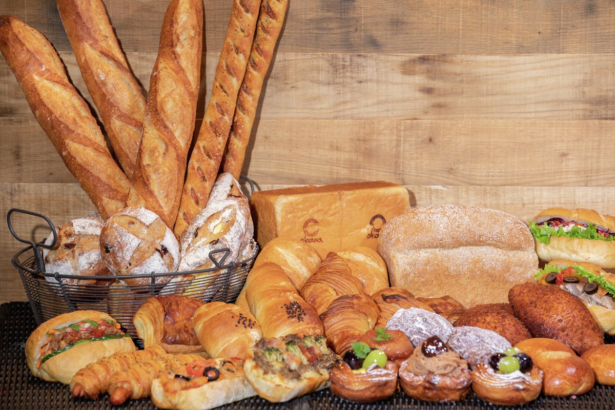 ＼🌟期間限定ショップのご案内🌟／

本日から期間限定OPENしました！

#ベーカリーズキッチンオハナ（#本格石窯パン）
#バニトイベーグル（#北海道小麦100％）

4月19日（日）までコモレビ広場で出店🍴

詳しい情報はHPをご覧ください👇
ecute.jp/omiya/limiteds…
#大宮 #さいたま #パン巡り #ベーグル