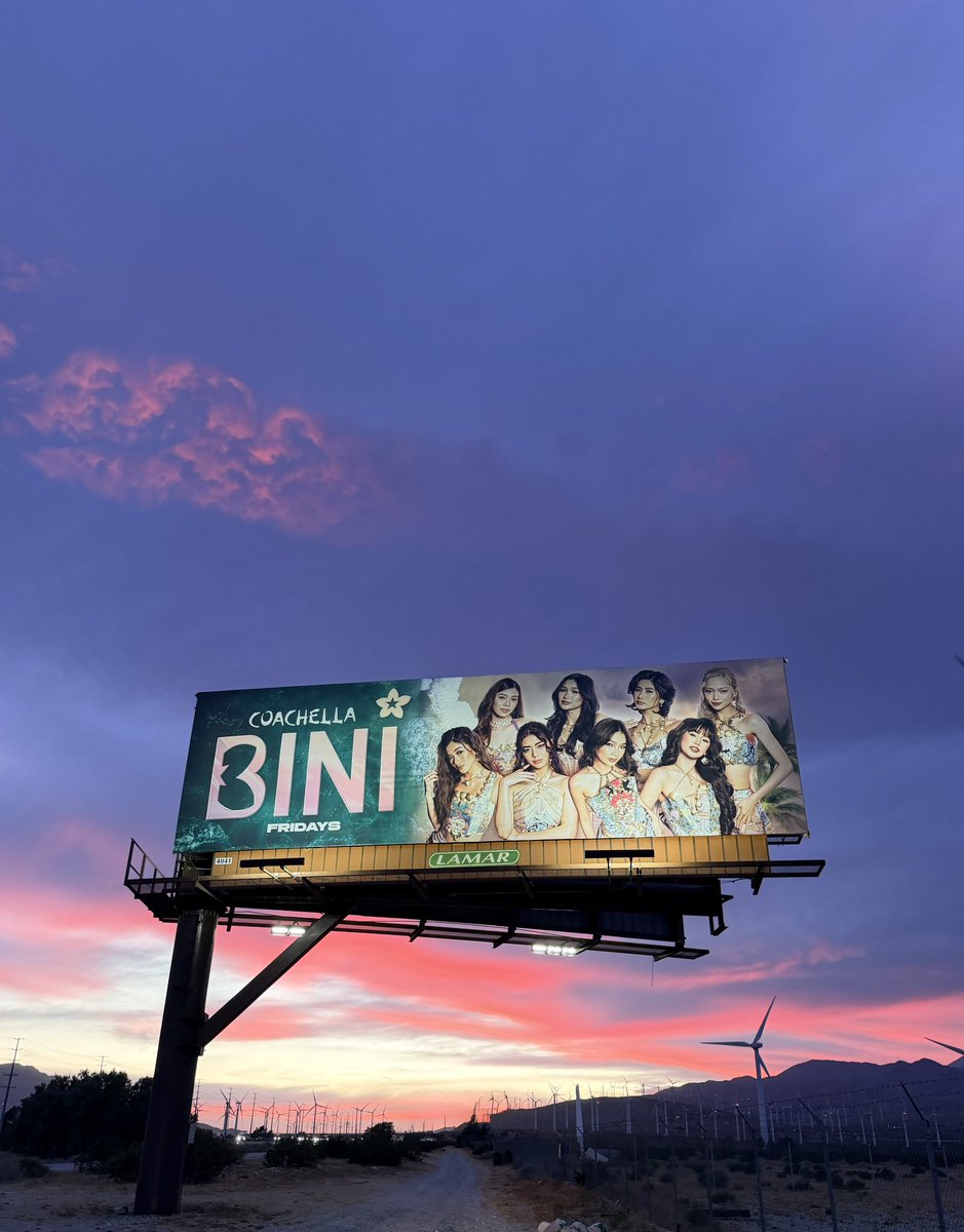 Perfect sunset for the Bini Billboard. Beautiful ! 

#skiesforstaku 
#Bini_Coachella