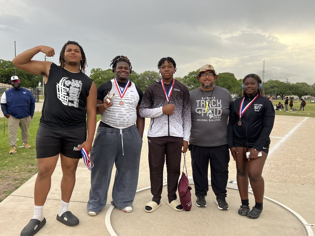 Day 1 Randle Area Qualifiers🦁

TJ: 1st🥇Egypt Tyler, 3rd🥉Daniel Kalejaiye
LJ: 4th Egypt Tyler 
Shot: 1st🥇Samuel Thiergood, 2nd🥈Faith Arrey, 4th Caleb George, 3rd🥉Londen Williams-Callis
Discus: 1st🥇Samuel Thiergood
3200m: 1st🥇William Wendel
**not all pictured** 
<a href="/RandleHS/">Randle High School</a>