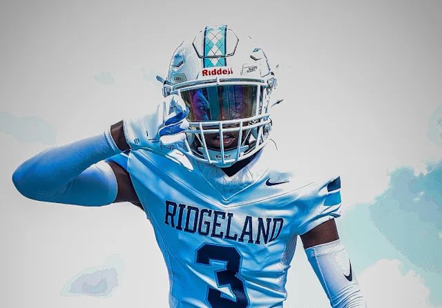 HailStateMuse's tweet photo. 2027 4⭐️ S Trae Collins has committed to Mississippi State

The 6’2 175 S from Ridgeland, MS is a former Ole Miss commit. Chose the  Bulldogs over Georgia Tech, Miami, &amp; Ole Miss

Colins is rated as a Top 200 recruit per On3/Rivals &amp; is the #7 overall recruit in Mississippi https://t.co/v3T8T2AFcR