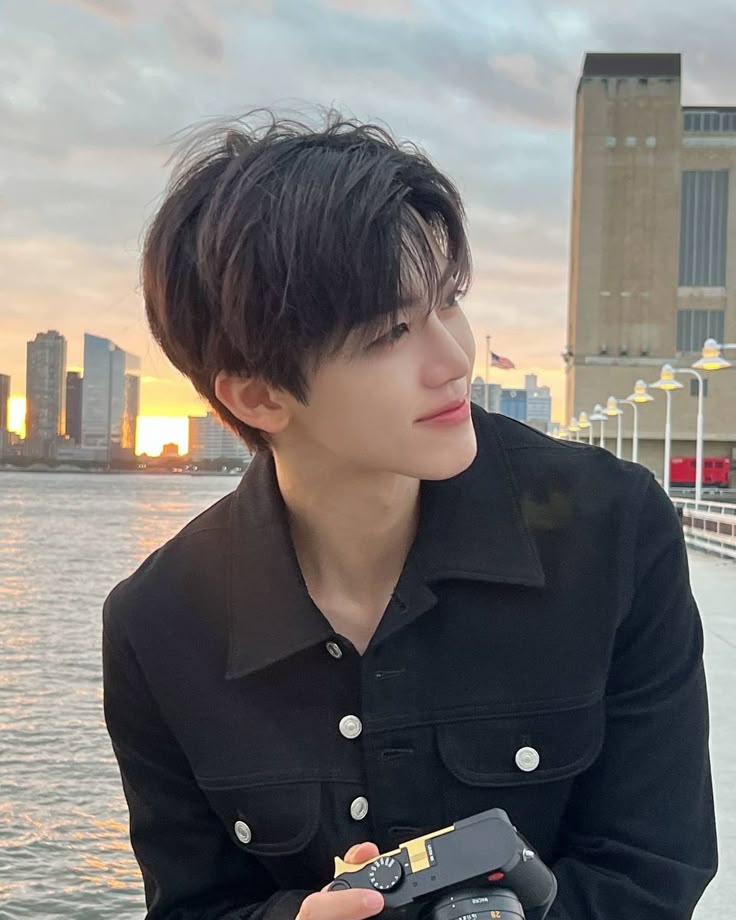 shimmerjeno's tweet photo. nomin au

Jeno always had the biggest crush on Jaemin, his bff, but he doesn't want to ruin their friendship and was willing to take this to his grave

Until he decided to text Jaemin with a different phone number and confess all his feelings anonymously https://t.co/WPs6fKM4kt