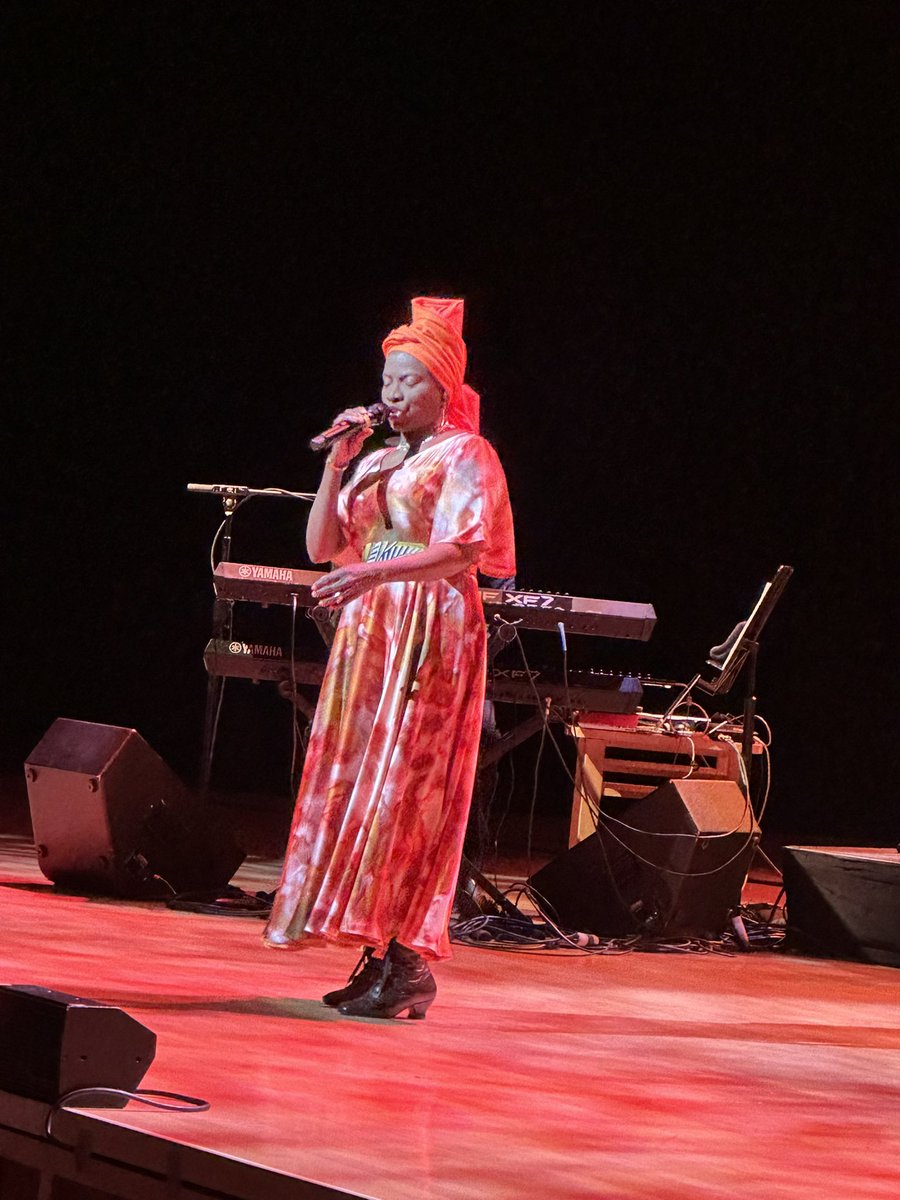 Neo-Gambian tweet media