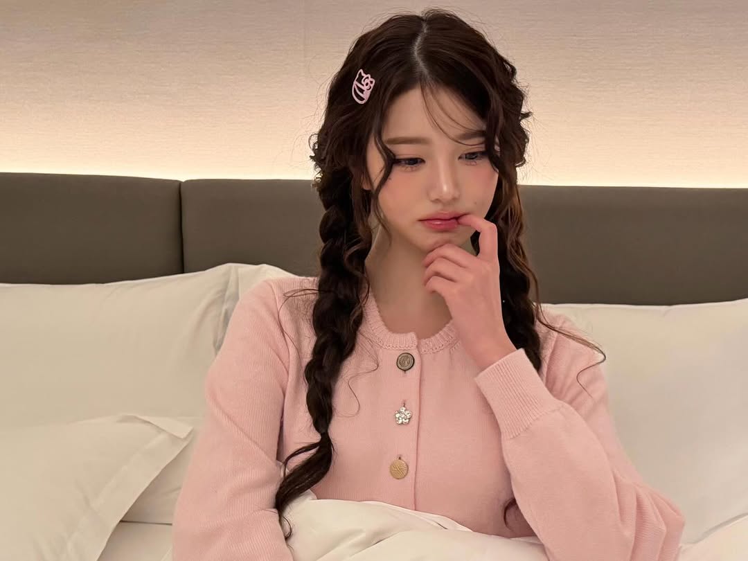 caosyte's tweet photo. 🪷; 𝝦𝙧𝗲tt𝘆 𝗹𝗂tt𝗹𝗲 𝘣𝖺𝘣𝘆, 𝘆𝗼𝗎 𝙨𝖺𝘆 t𝘩𝖺t 𝗺𝖺𝘆𝘣𝗲
𝝪𝗼𝗎'𝗹𝗹 𝘣𝗲 t𝘩𝗂𝗇𝙠𝗂𝗇' 𝗼𝗳 𝗺𝗲, 𝖺𝗇𝖽 t𝙧𝘆 t𝗼 𝗹𝗼𝘃𝗲 𝗺𝗲 https://t.co/dRUkdtlePI