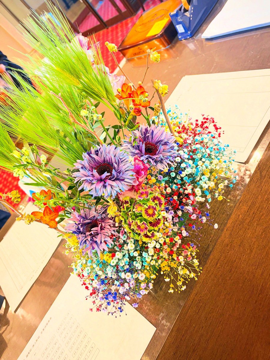zozpop00's tweet photo. 今年も会場を花一杯でお祝いしたいとのご意向で 自分なりにデザイン 実地 制作 させて頂きました。
少しでも多くの方々に花を感じて頂ければ幸いです。
設営運搬などのお手伝いして頂いた関係者の皆様ありがとうございましたm(__)m
#フラワー
#花
#flowerartist
#flowerdesigner
#中島幸人 https://t.co/8ERyjvLiv2