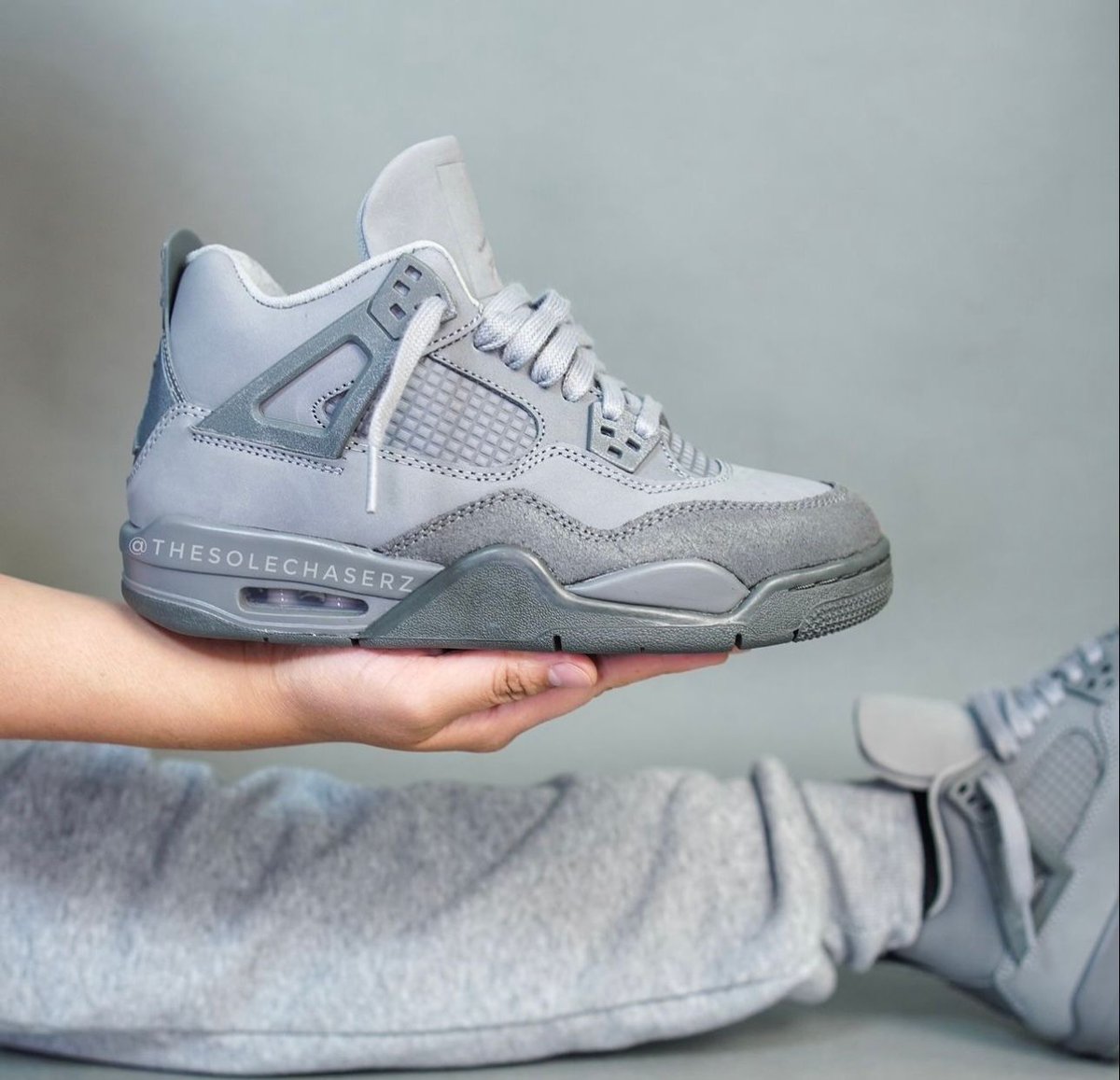 SneakerAlert tweet media