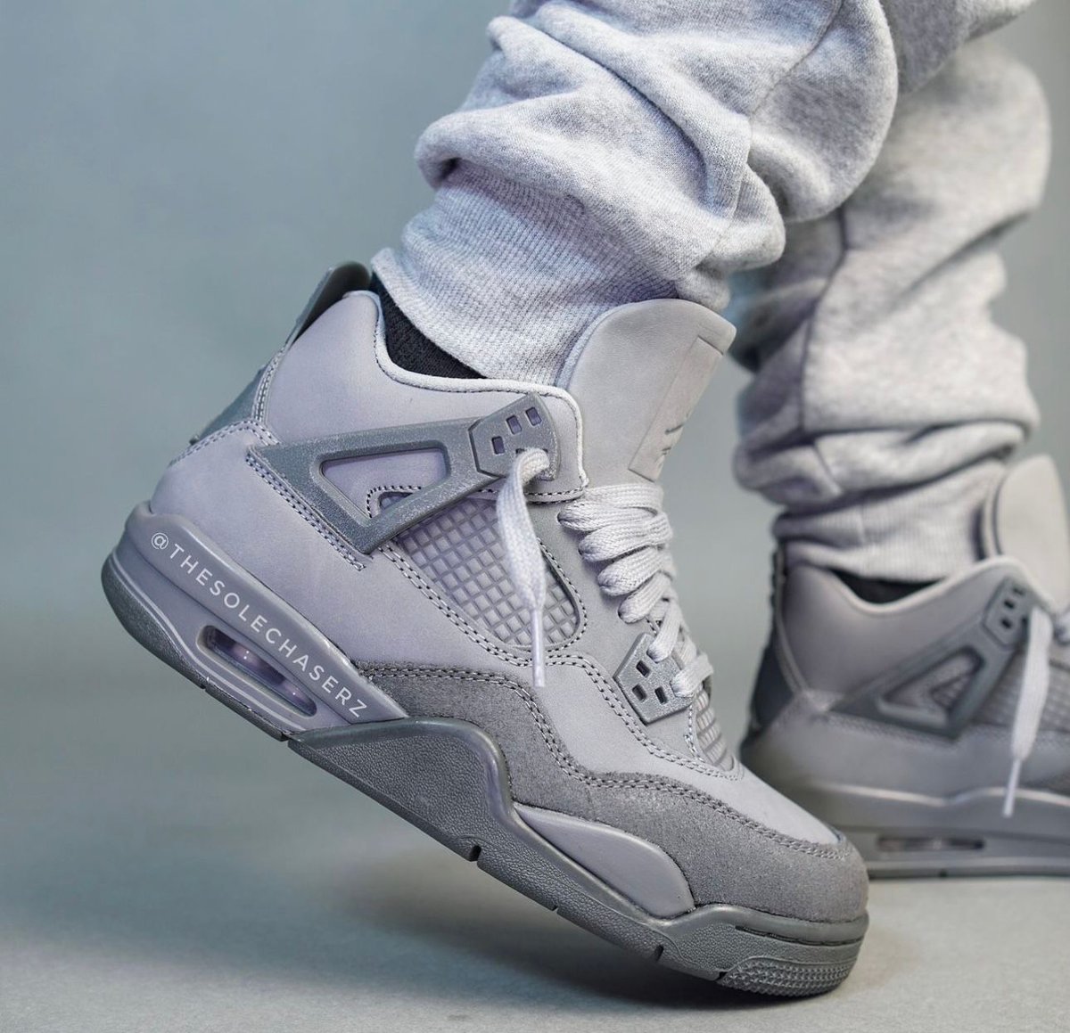 SneakerAlert tweet media