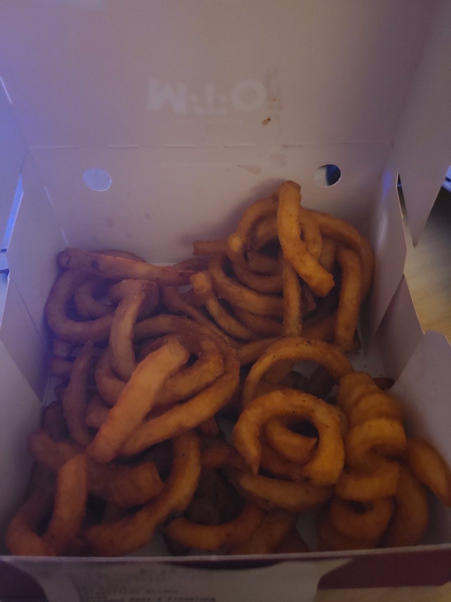 BigRed5218's tweet photo. @sheetz I just left the new Arden, NC location. I order a loaded fry platter and just got a box of fries with no toppings. Any help? https://t.co/BASS70FNgn