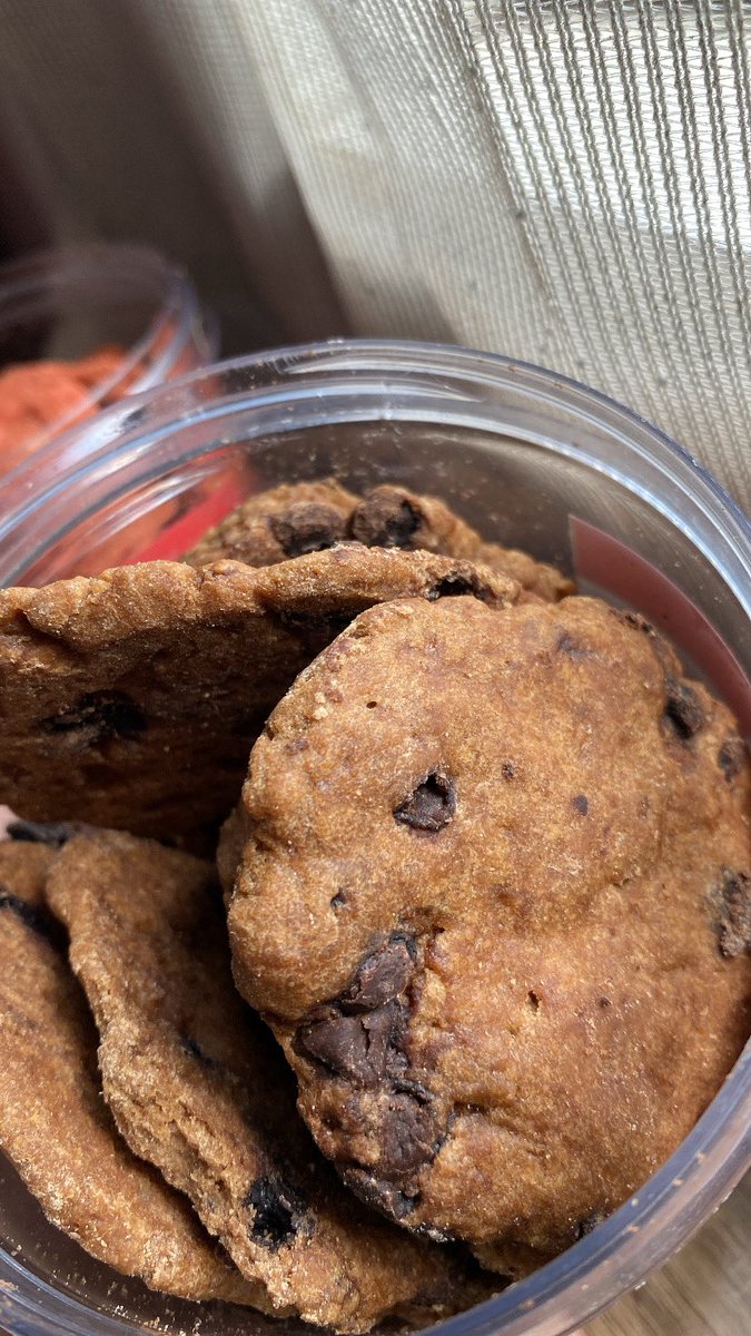 lavendgrast's tweet photo. Just bought this pretty cookies from @pgymyowl. They’re actually sooo GOOD, I can’t stop eating them.. HELP ⁉️💟 https://t.co/80pNnmZhLi